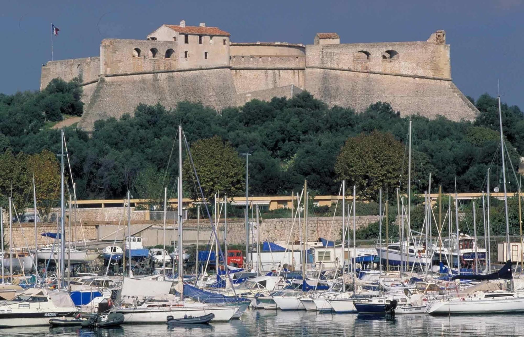 Ibis Antibes Sophia-antipolis 3* Valbonne